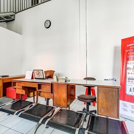 Oyo Life 91374 Asia Stay Semarang Syariah Exteriör bild